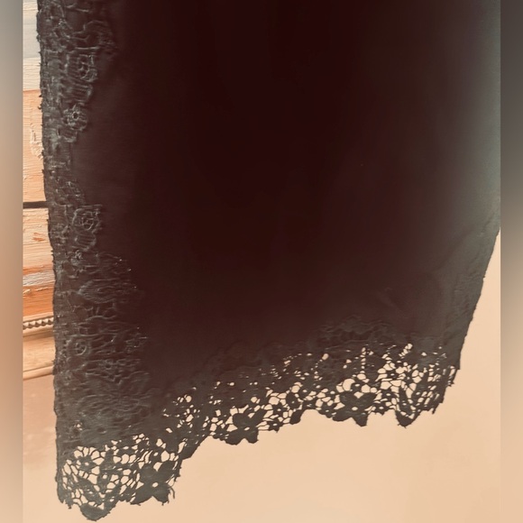 NWOT Midi LBD Cap Sleeve Chiffon Floral Appliqué. Lace Embroidery On Bodice - Picture 2 of 14